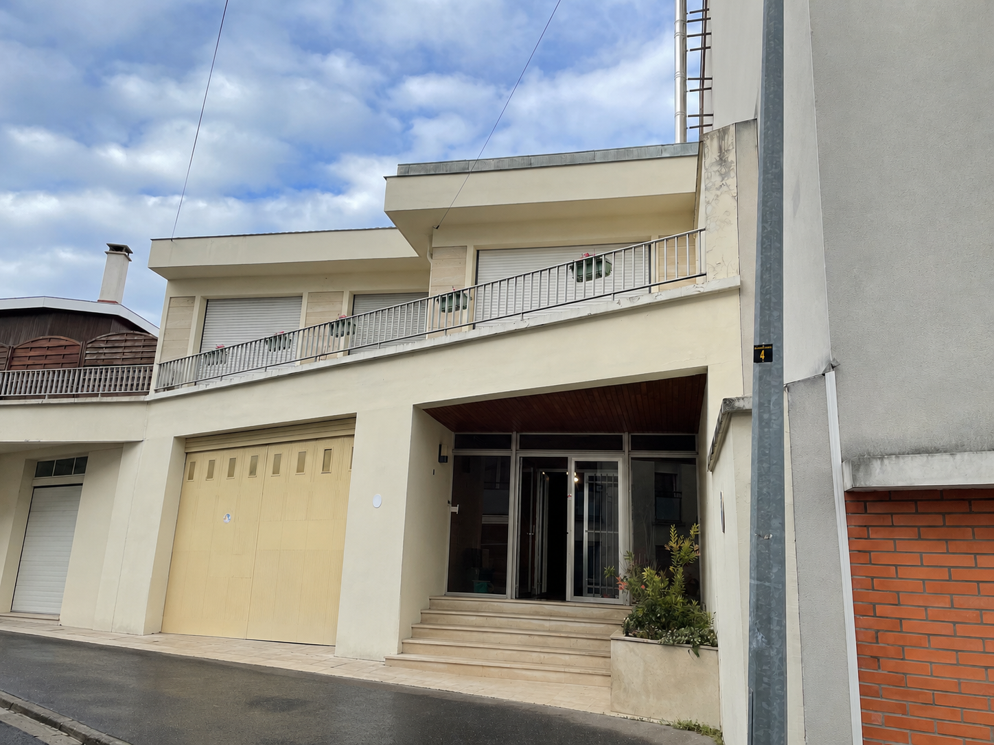 Facade de l'immeuble, 8 rue Flin des Oliviers, Reims